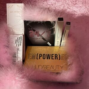 . Selling $180 worth make up.